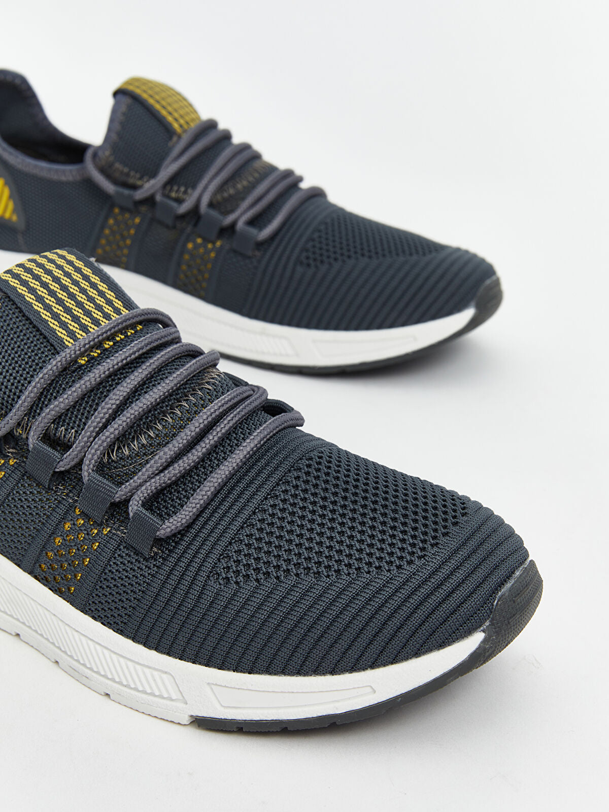 Slip-On Elaborate Men's Sports Shoe