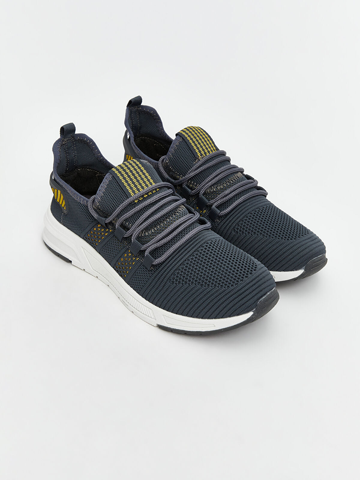 Slip-On Elaborate Men's Sports Shoe