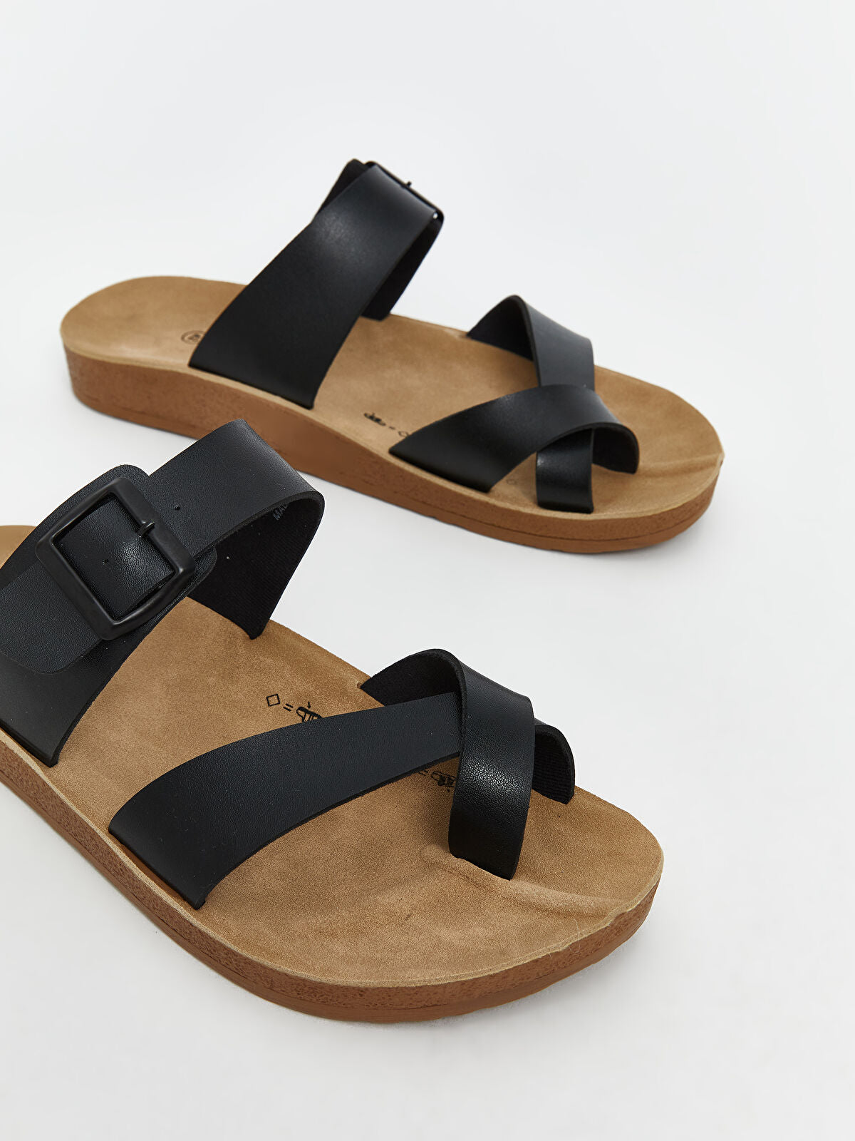 Sleek Looking Cross Strap Men's Sneakers