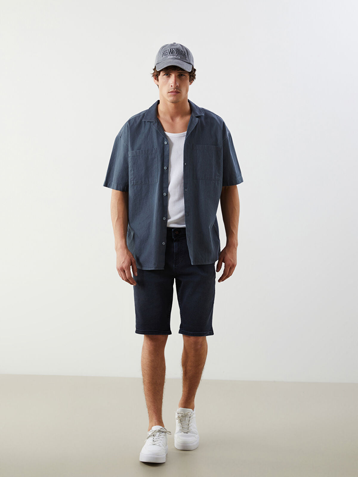 Comfortable Short-Sleeved Men's Jeans T-shirt