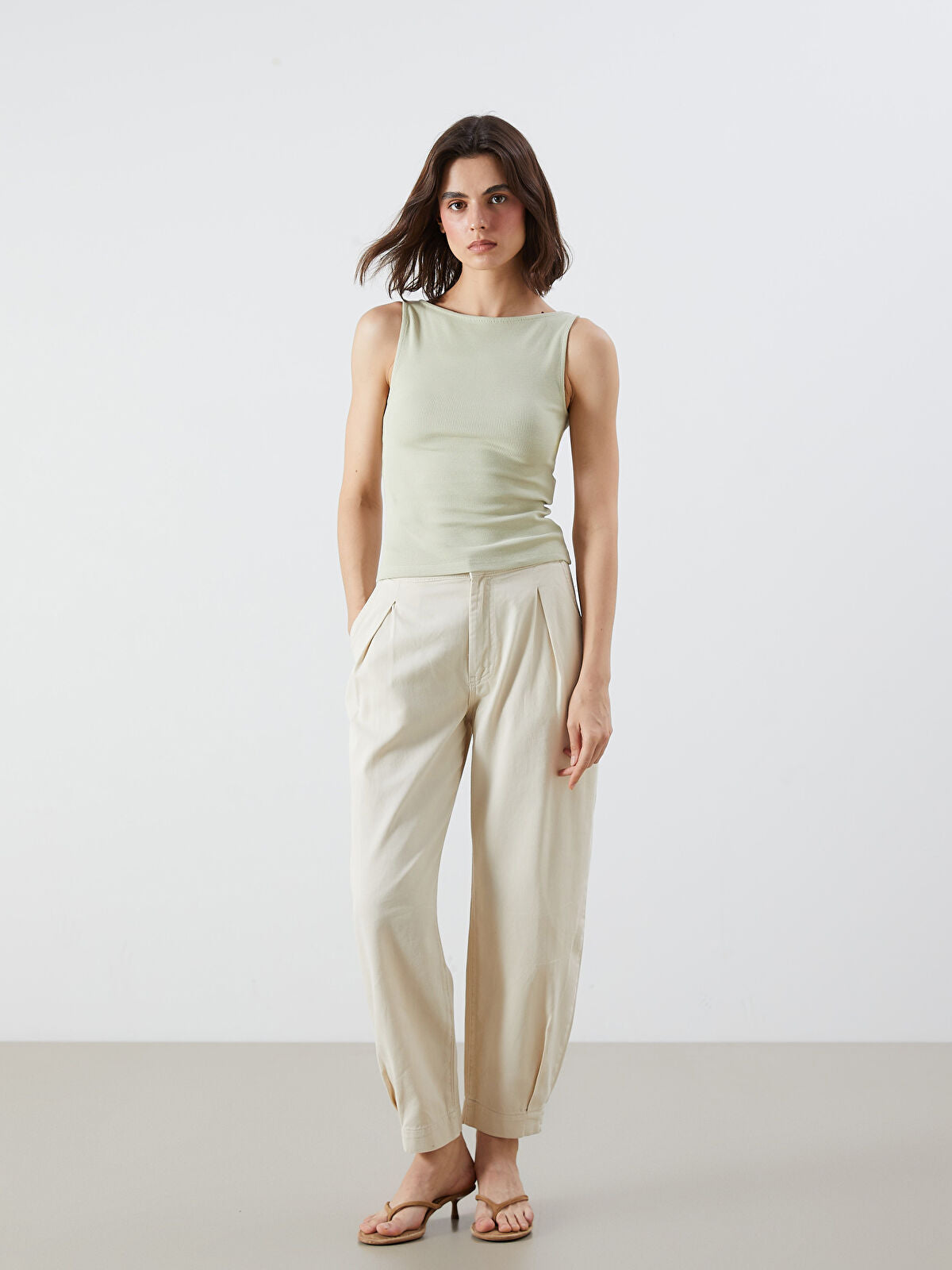 Elastic Waist Carrot Fit Women's Jean Pants