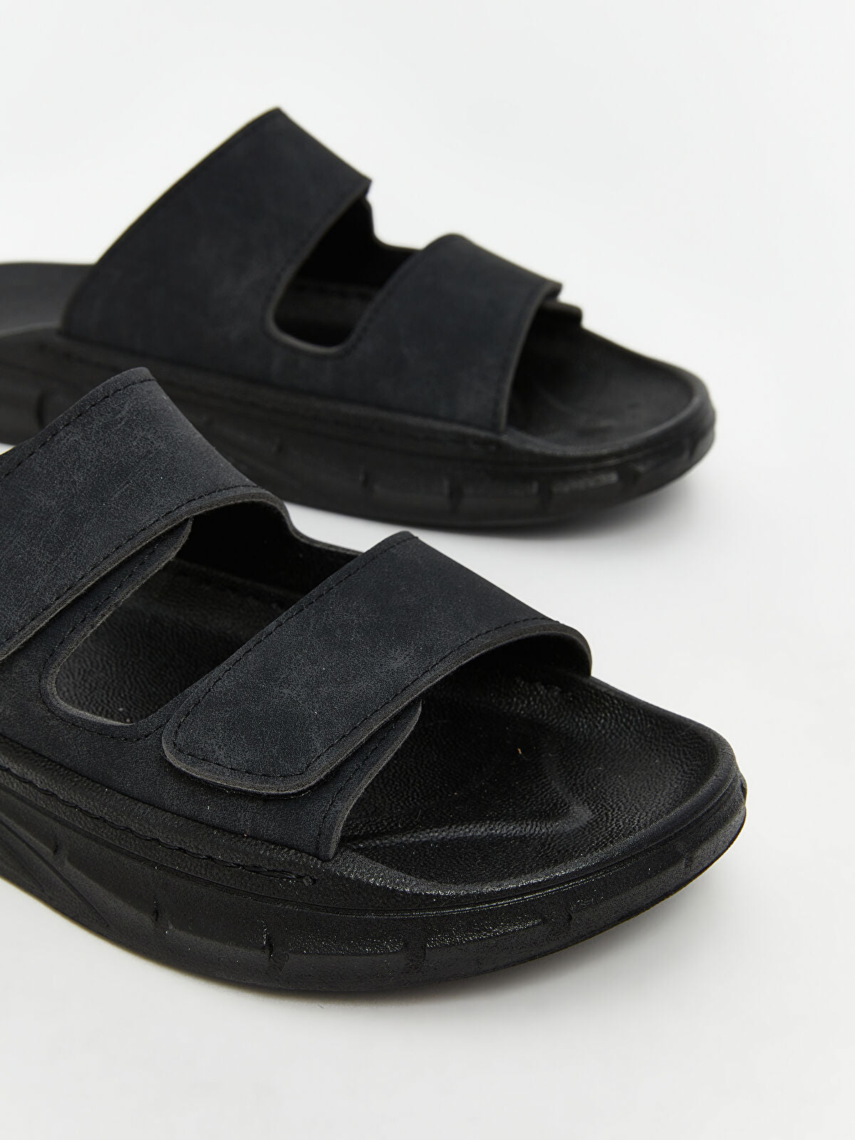 Slip-On Looking Men's Slipper