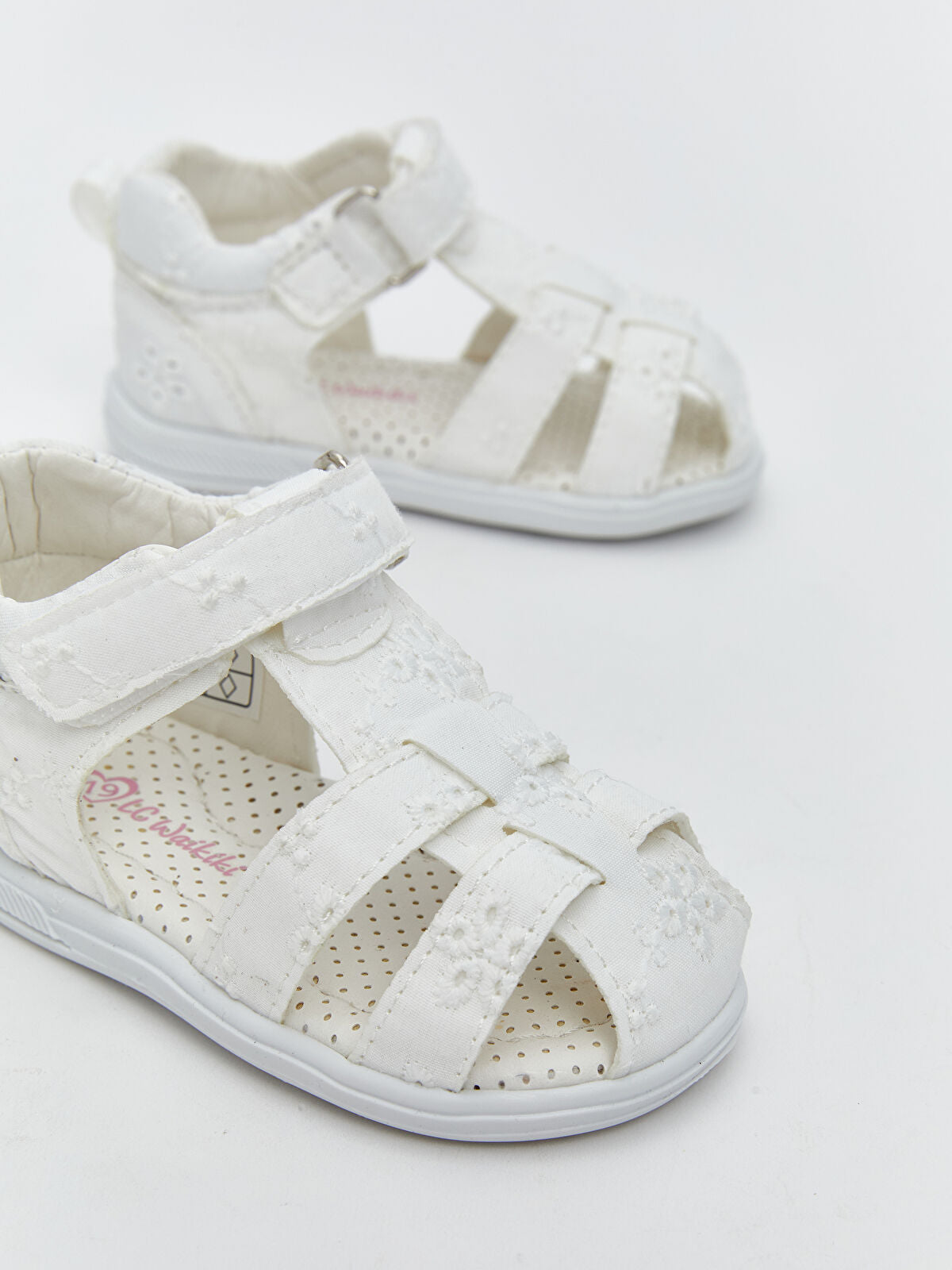 Detailed Lace Baby Girls First Step Shoe with Crisscross Design