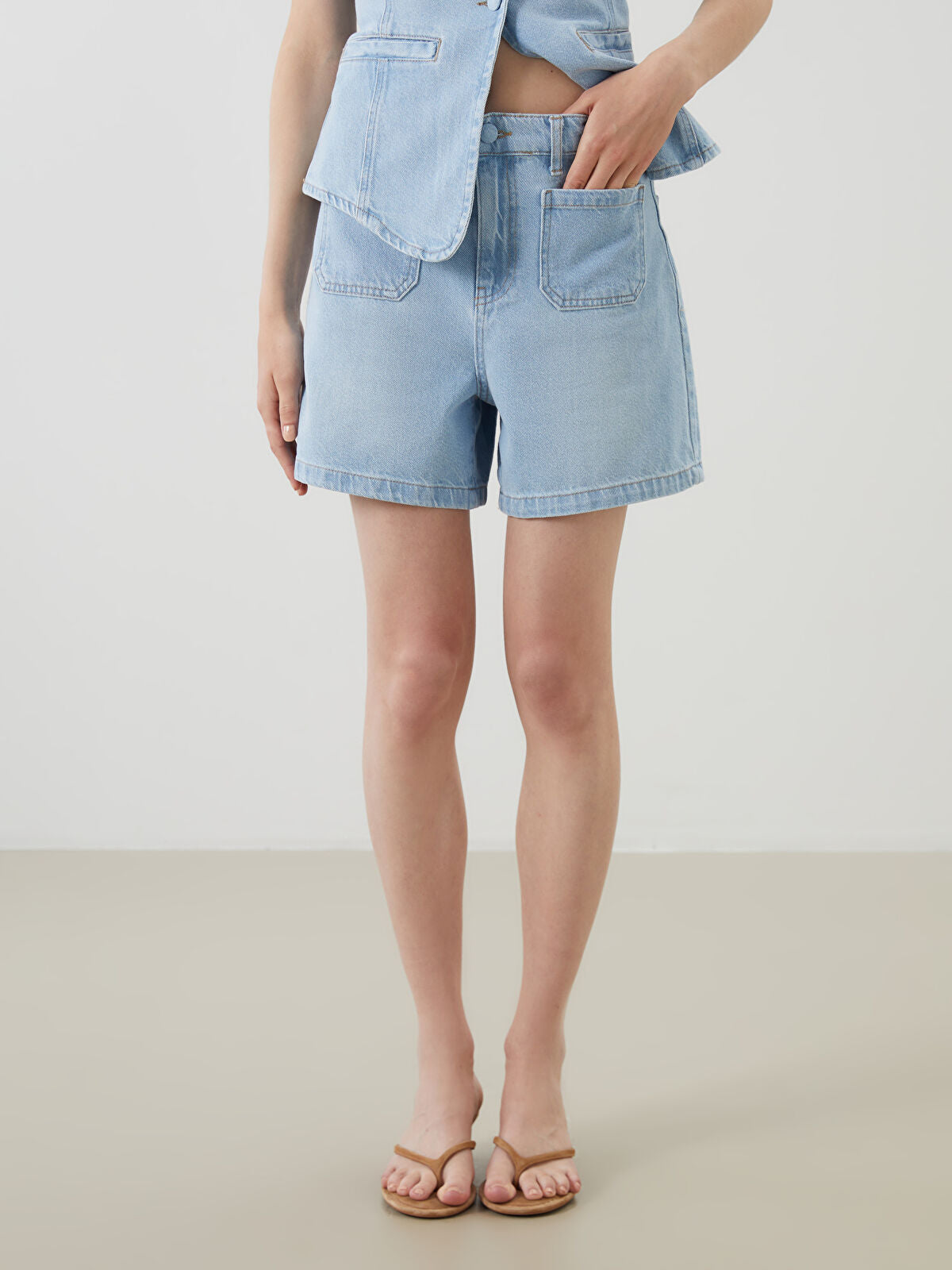 Standard Fit Women's Jeans Short