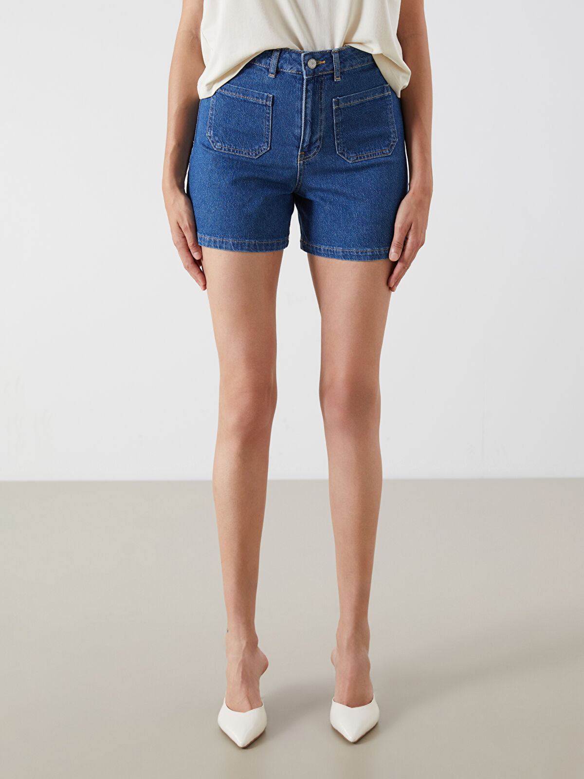 Standard Fit Women's Jeans Short