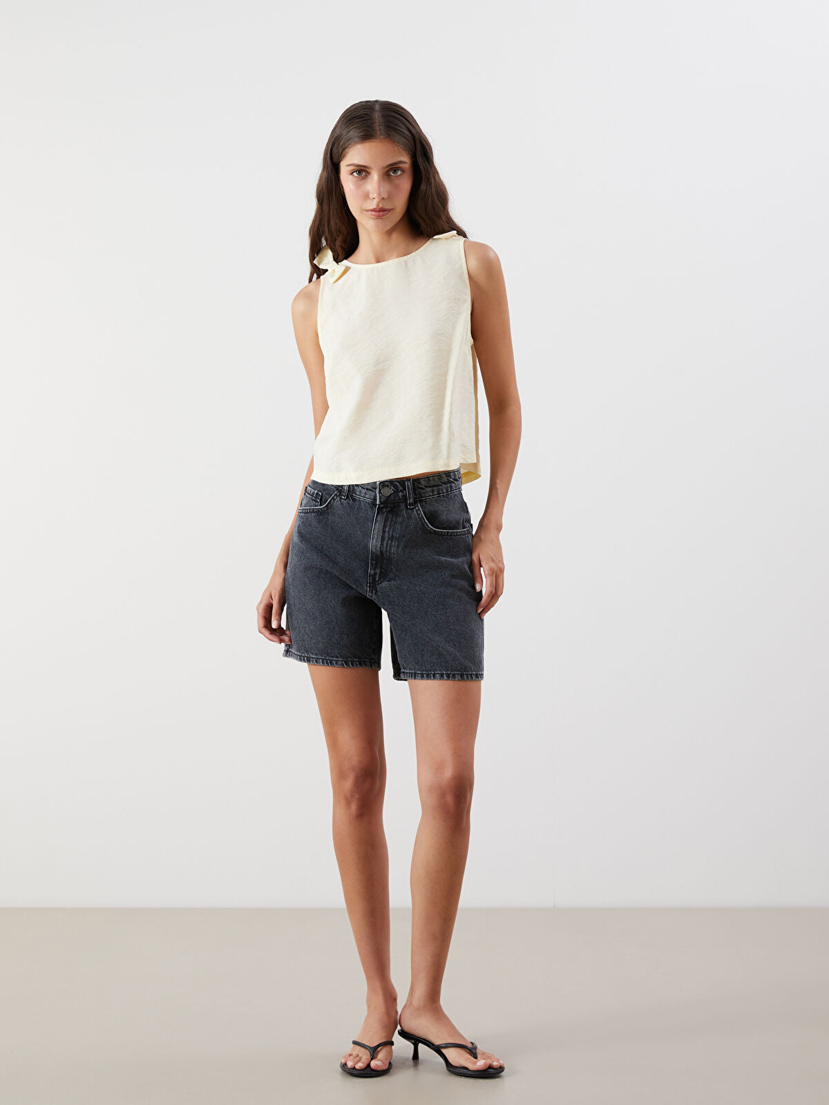 Standard Fit Women's Jeans Short