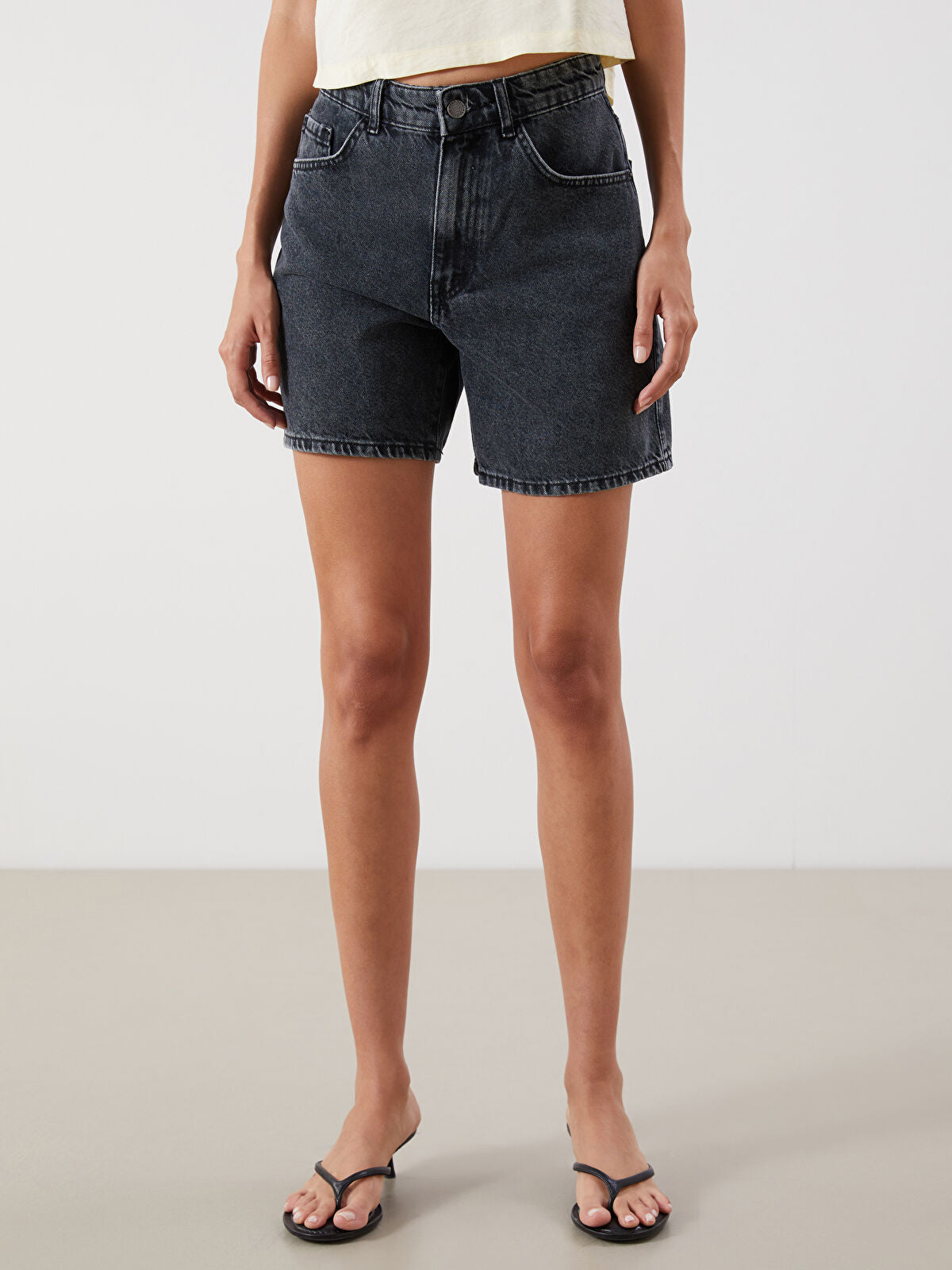 Standard Fit Women's Jeans Short