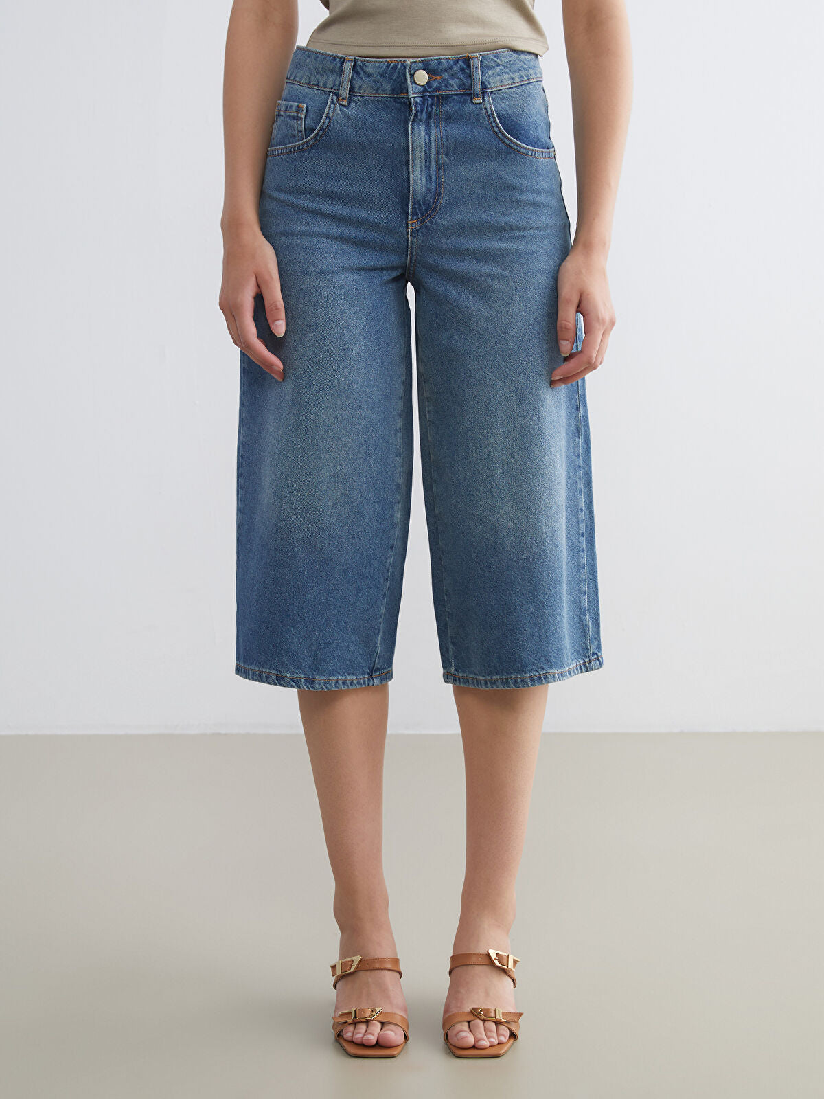 Standard Fit Women's Jeans Shorts