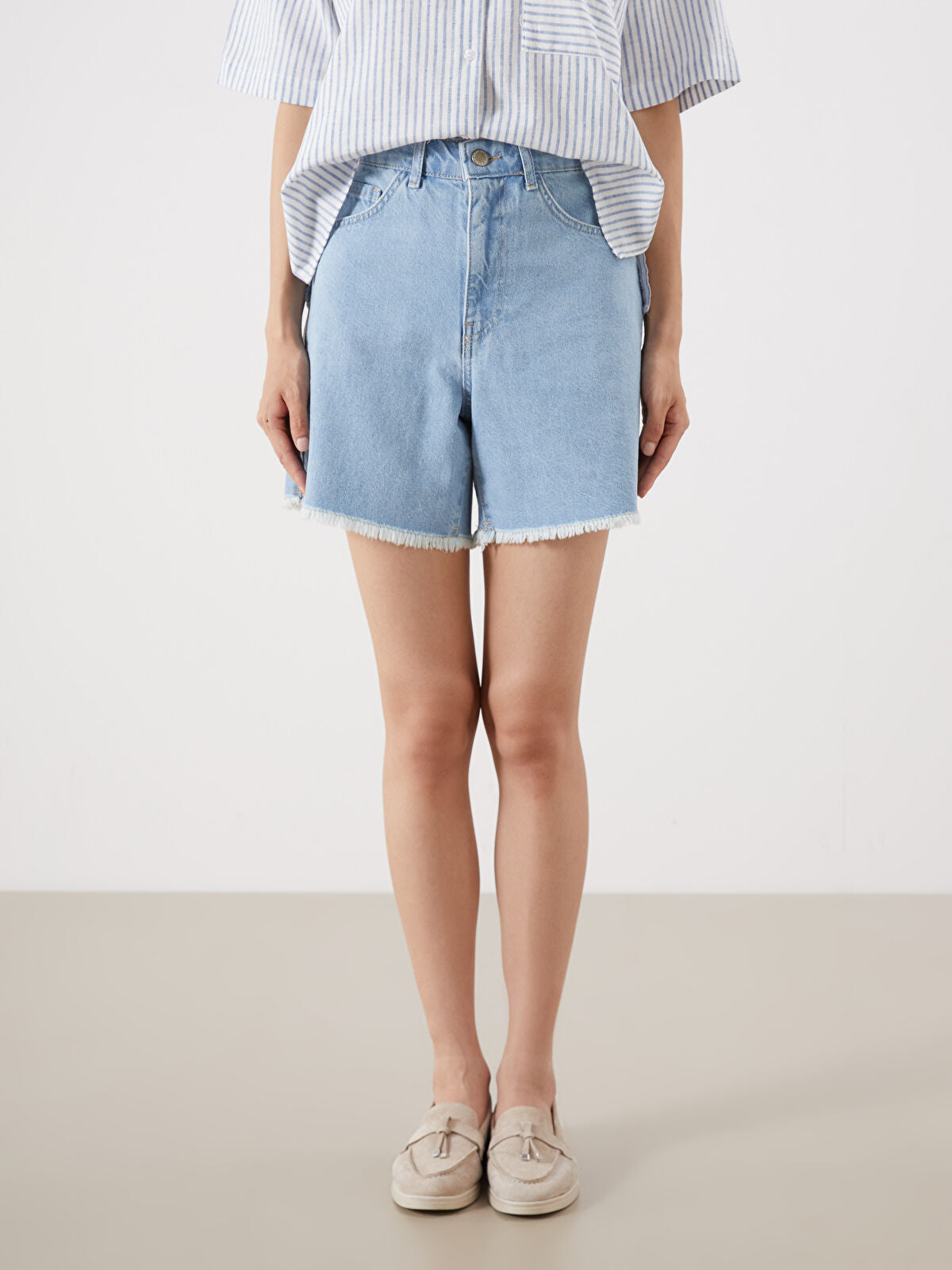 Standard Fit Women's Jeans Short