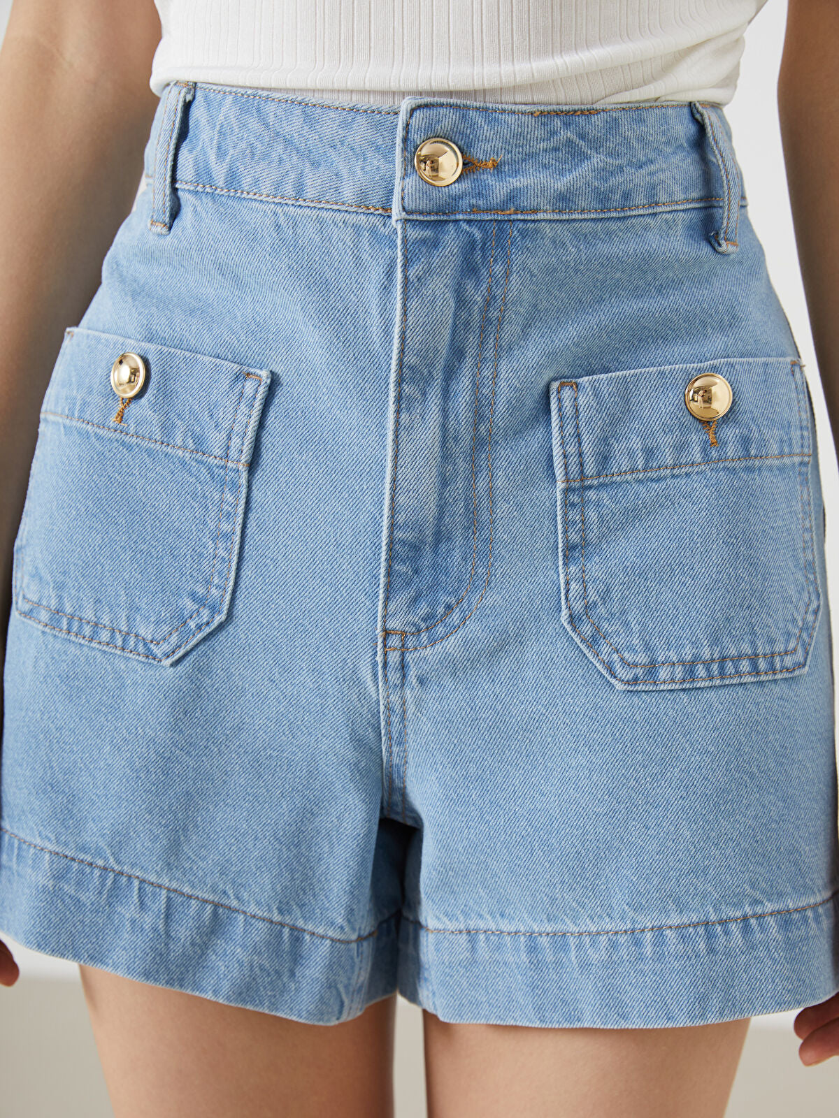 Standard Fit Women's Jeans Short