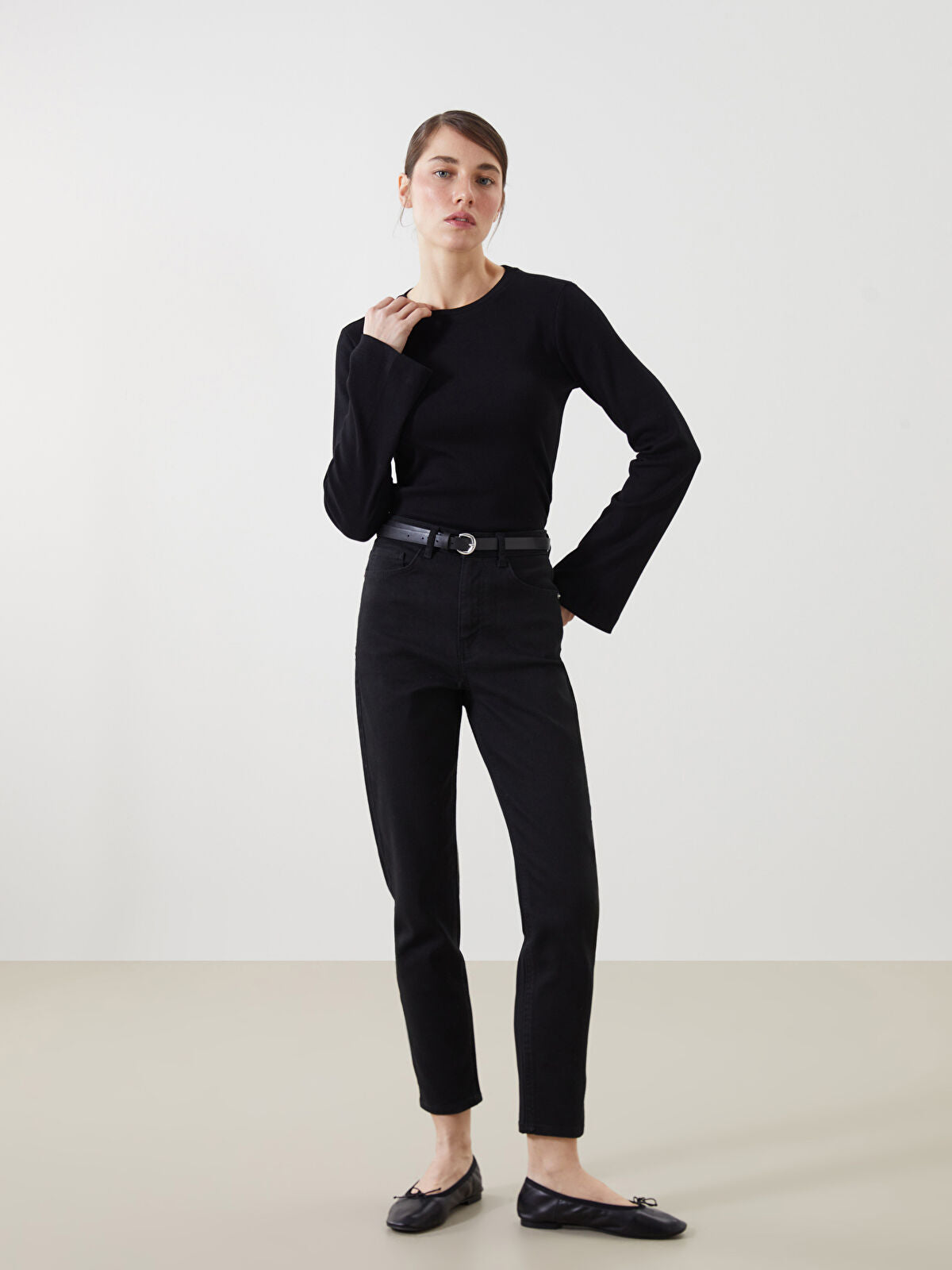Belted Mom Fit Women's Jeans Pants