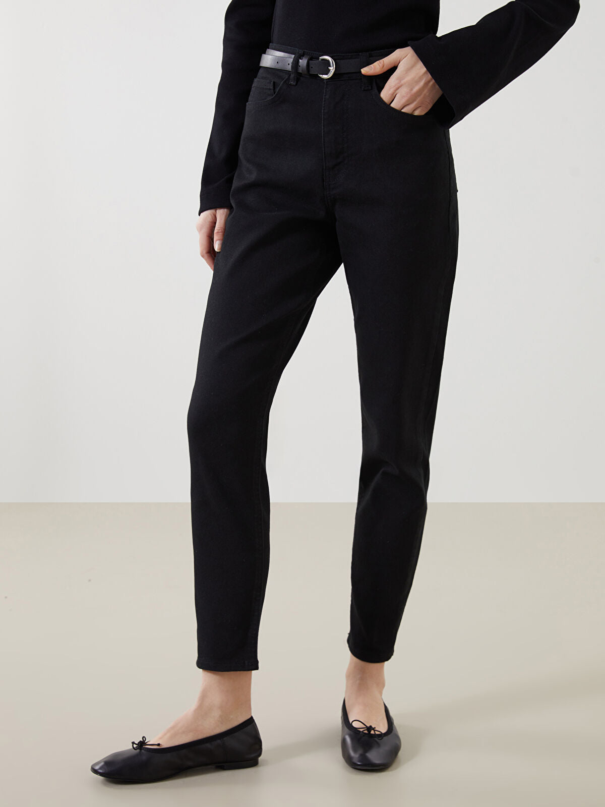 Belted Mom Fit Women's Jeans Pants