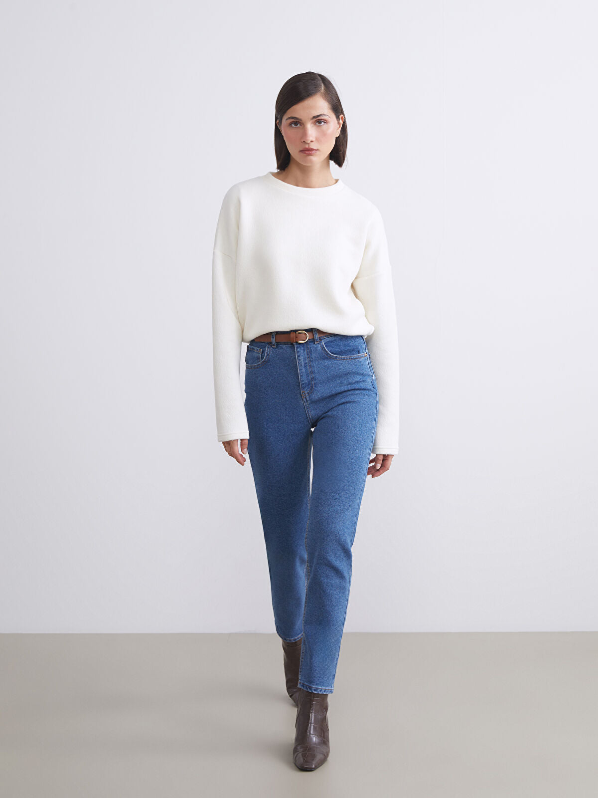 Belted Mom Fit Women's Jeans Pants