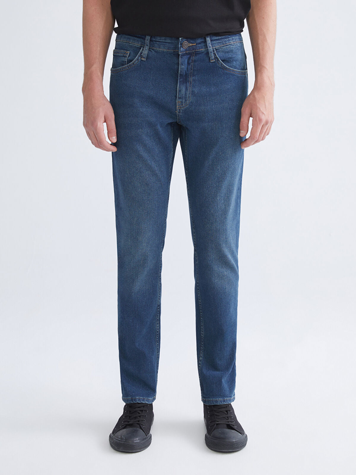 750 Slim Fit Men's Woven Jean Pantalon