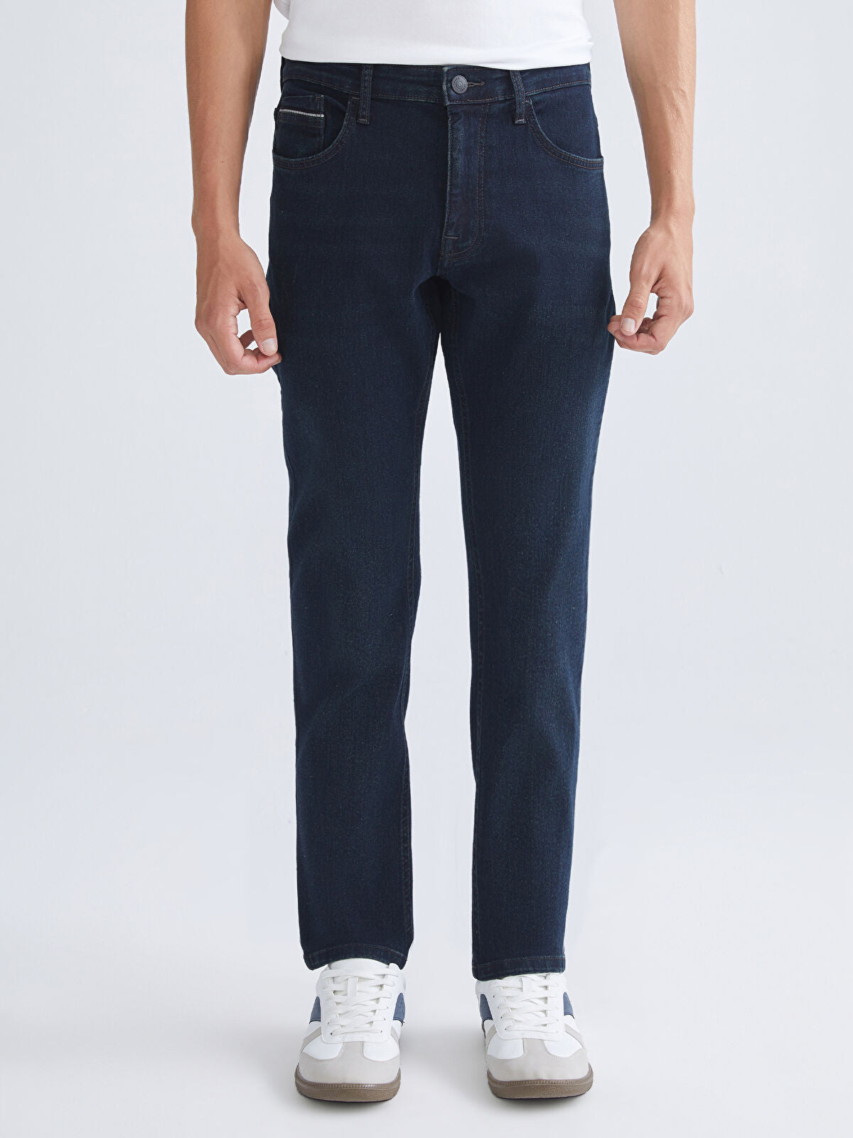 750 Slim Fit Men's Woven Jean Pantalon