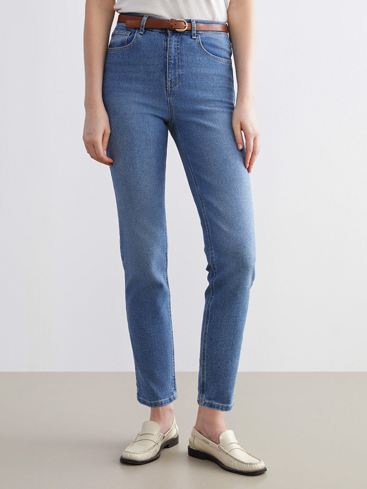 Belted Mom Fit Women's Jeans Pants