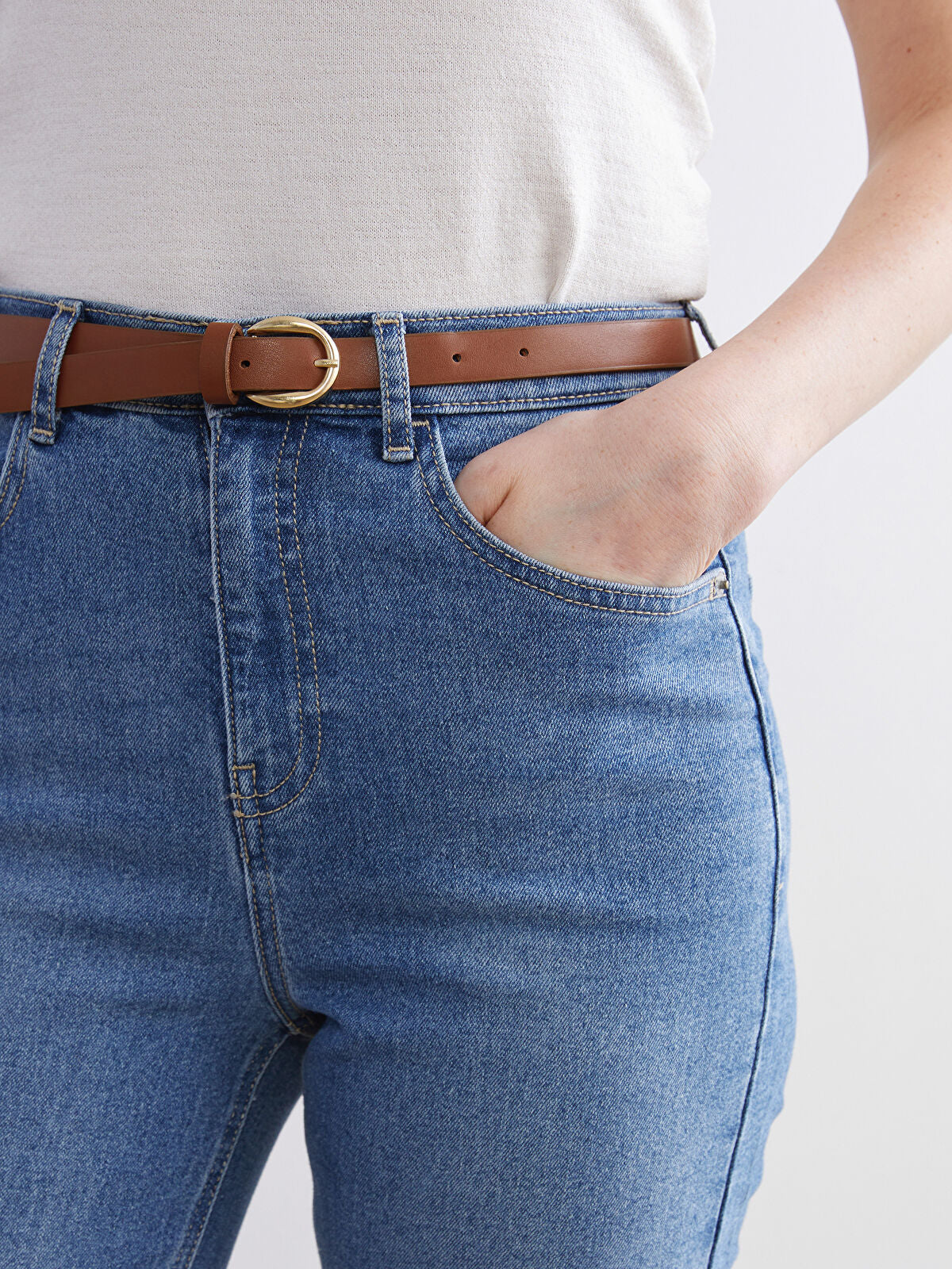 Belted Mom Fit Women's Jeans Pants