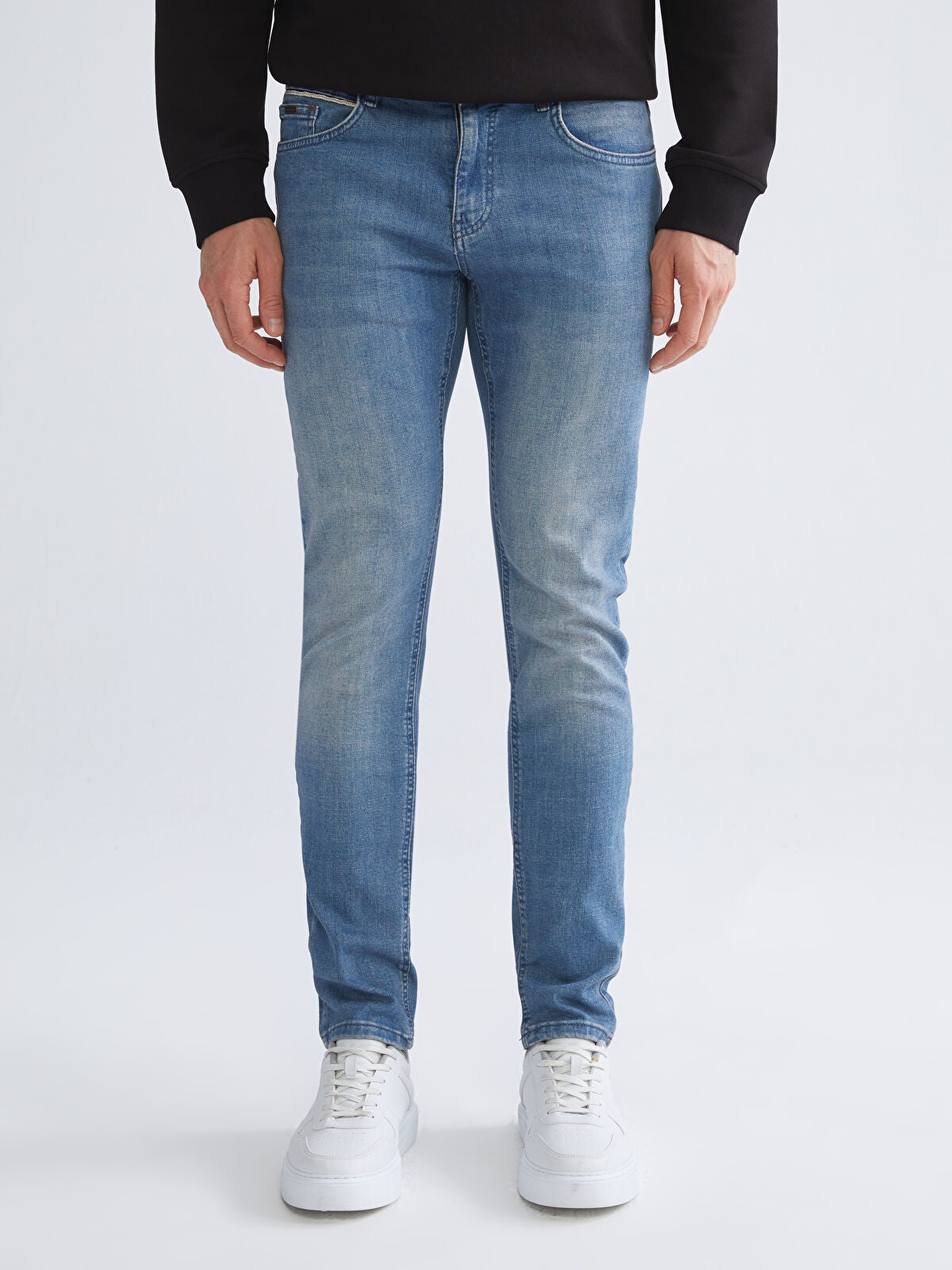 750 Slim Fit Men's Woven Jean Pantalon