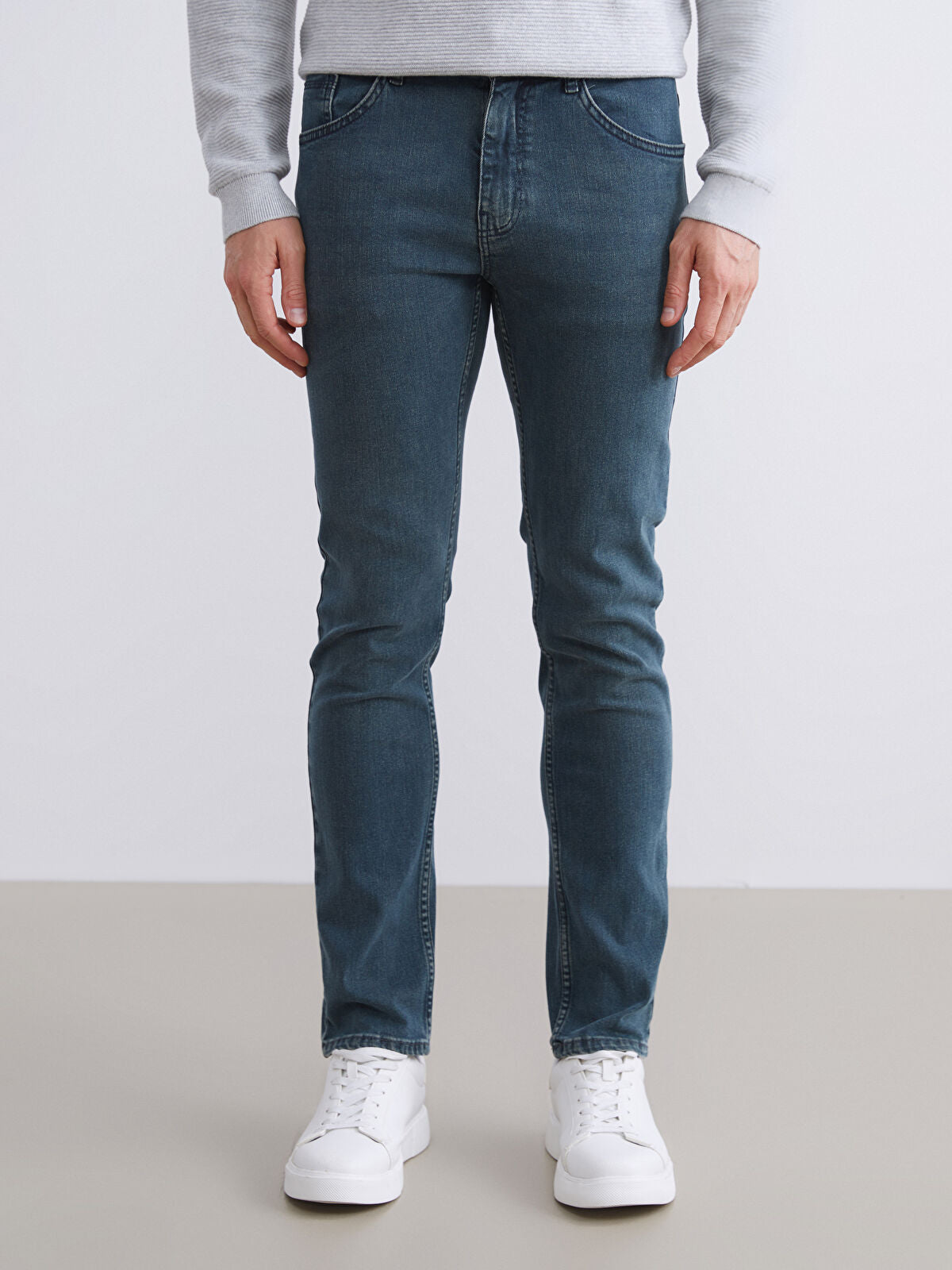 750 Slim Fit Men's Woven Jean Pantalon