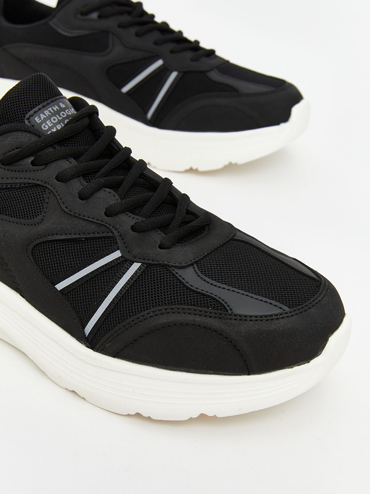 Slip-On Elaborate Men's Sports Shoe