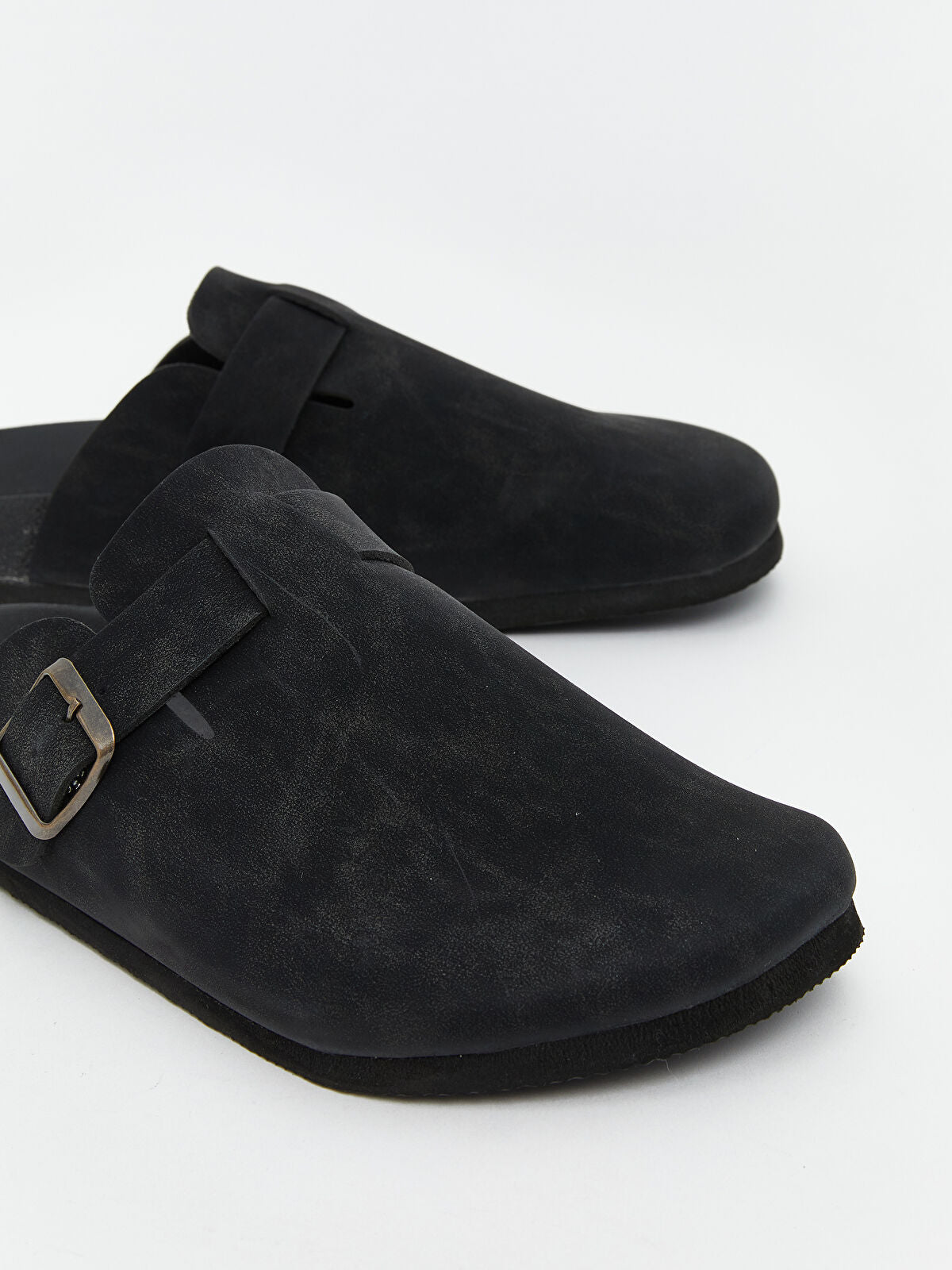 Slip-On Looking Men's Slipper
