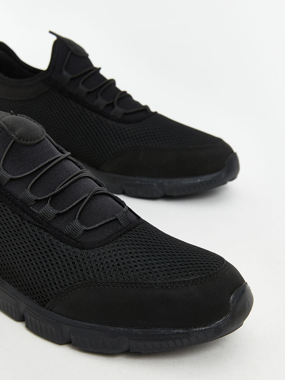 Slip-On Elaborate Men's Sports Shoe