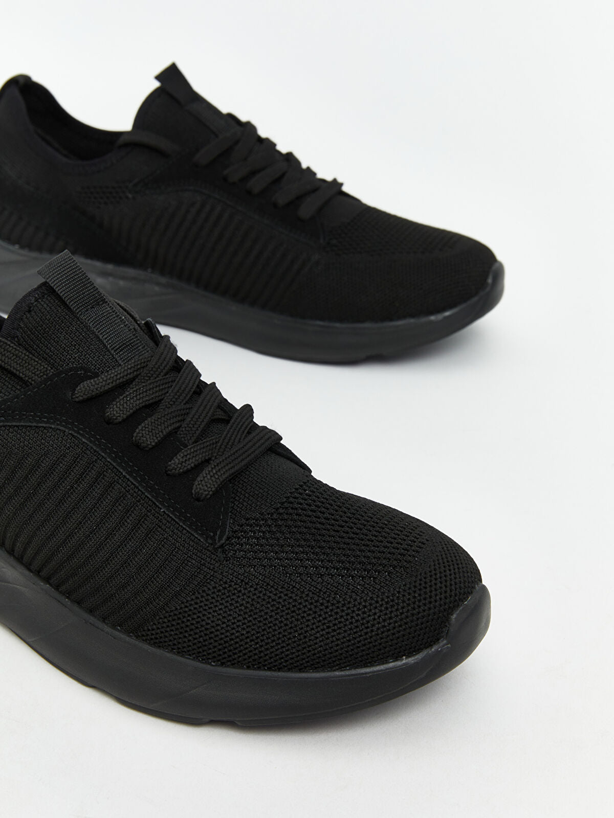 Slip-On Elaborate Men's Sports Shoe