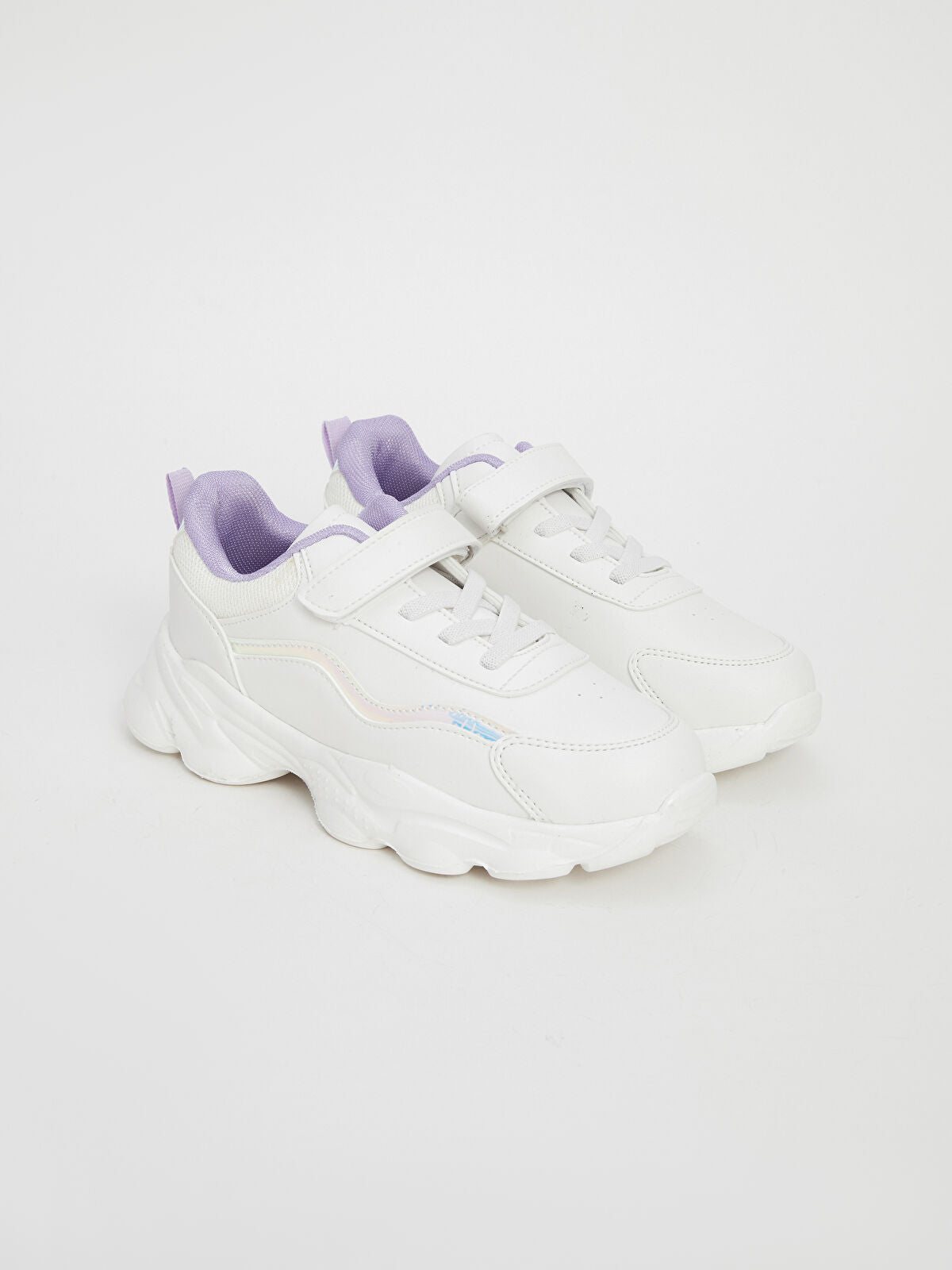 Strap-On and Crispy-Sounding Kids' Sports Shoes