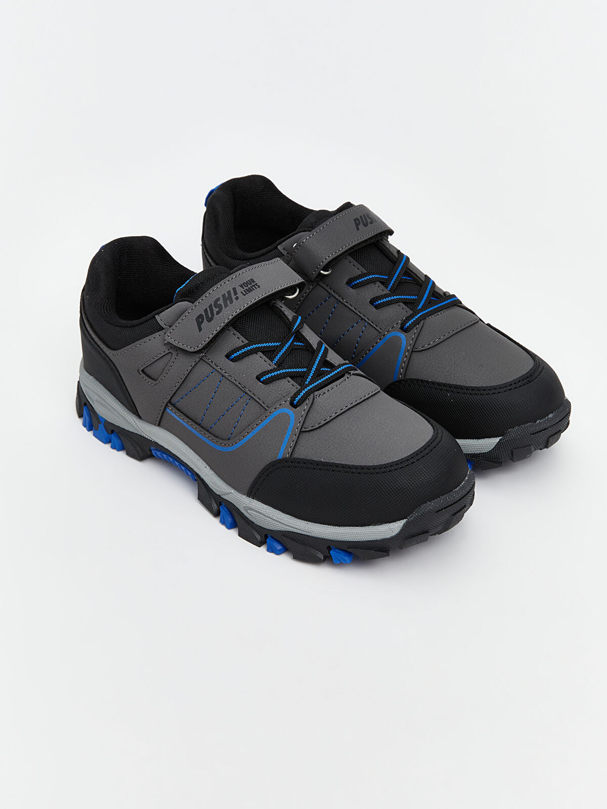Tie and Crinkle-textured Boys' Trekking Shoes