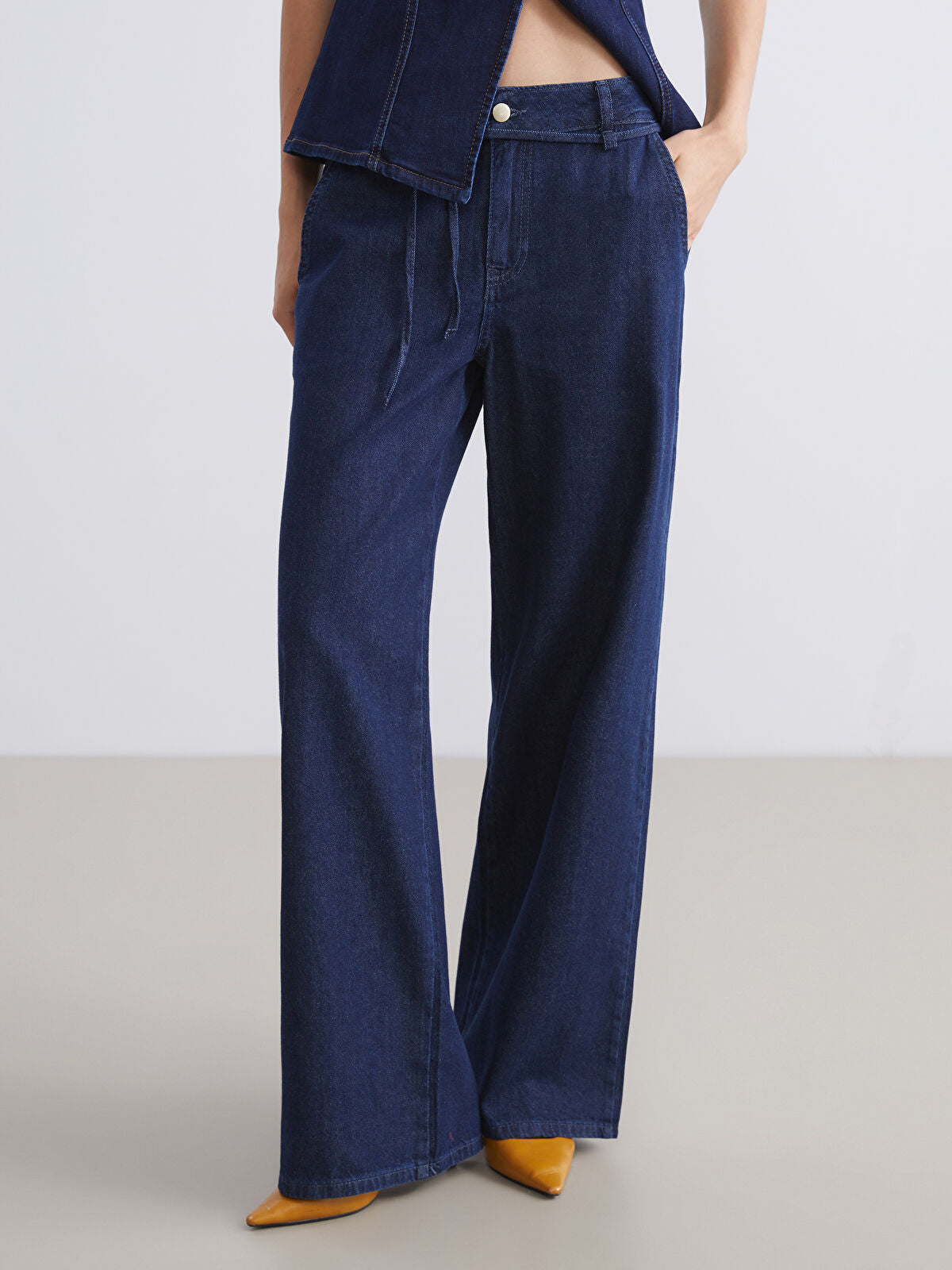 Women’s Belted Wide Leg Jean Pants