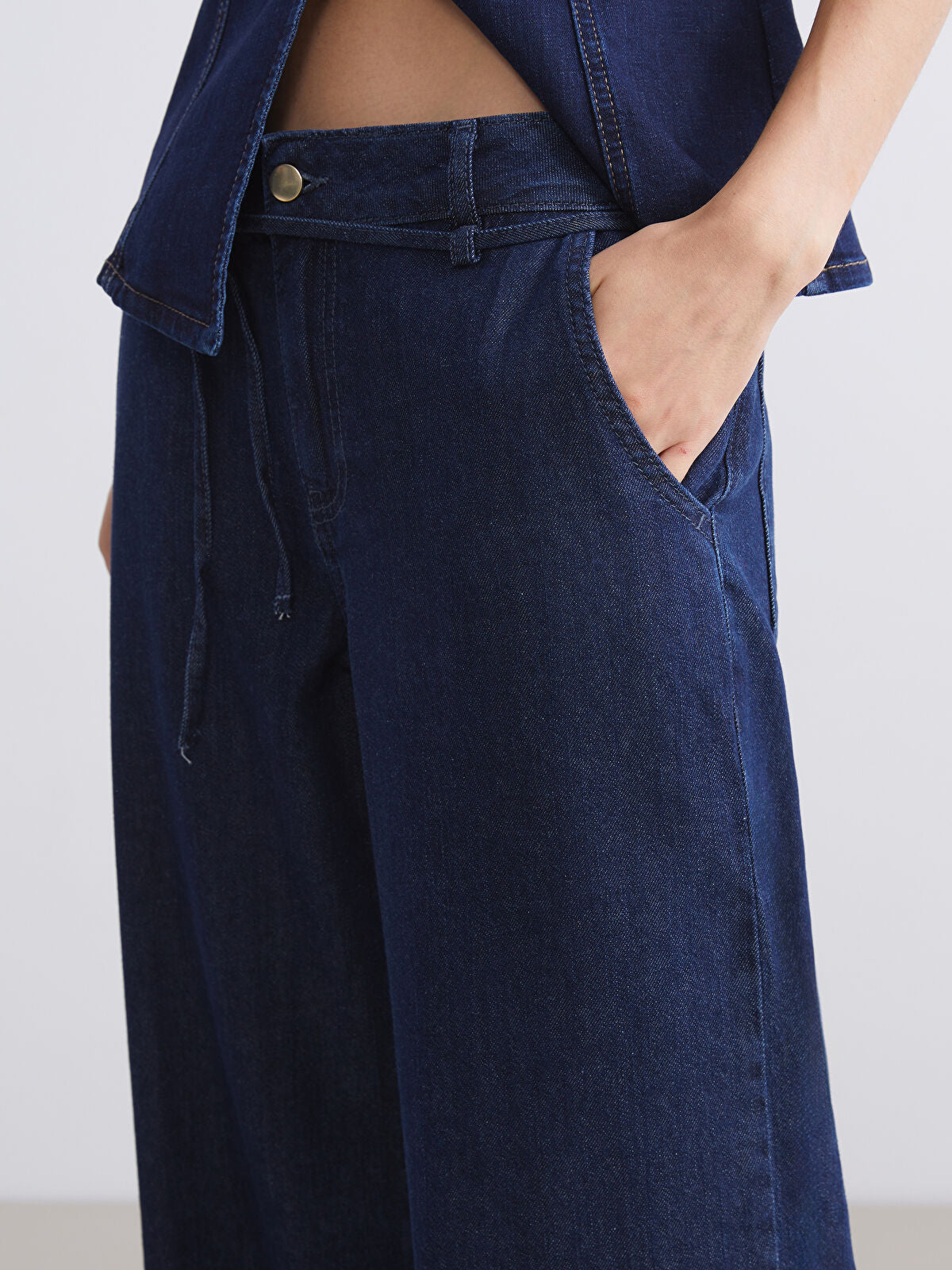 Women’s Belted Wide Leg Jean Pants