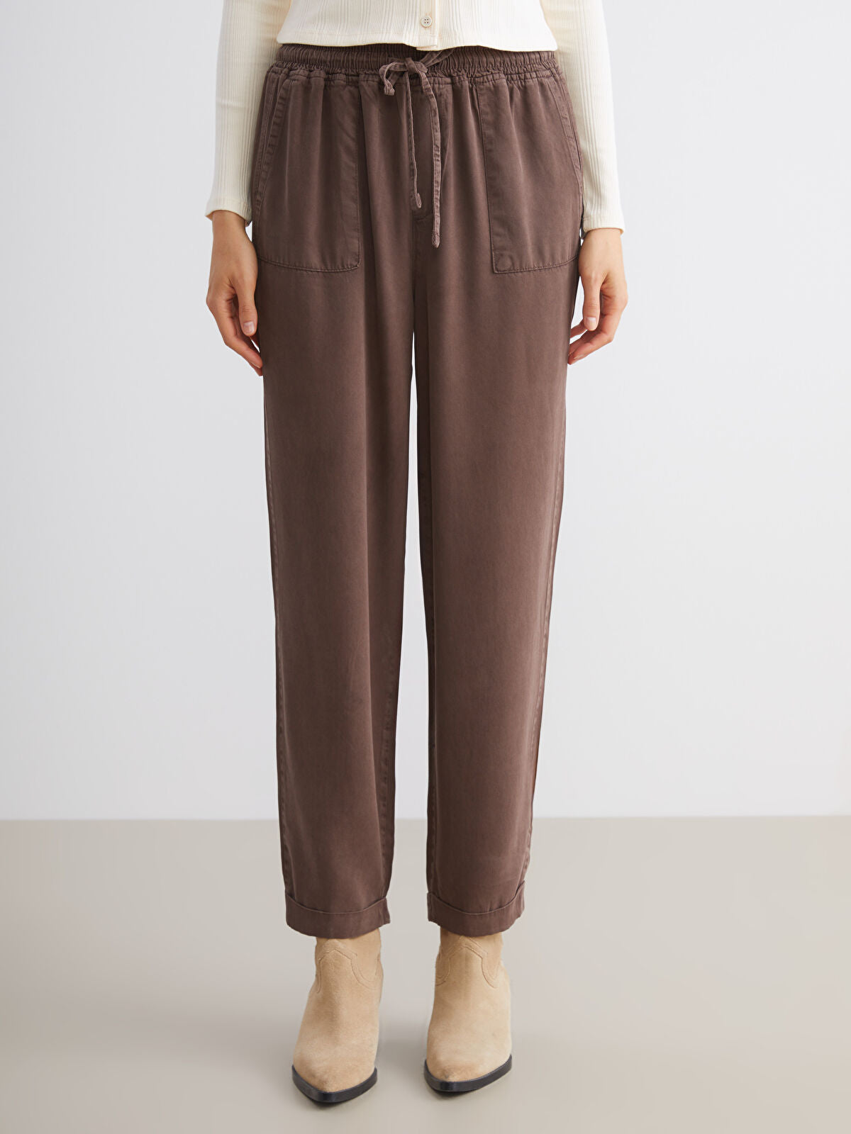 Elastic Waist Carrot Fit Women's Jean Pants