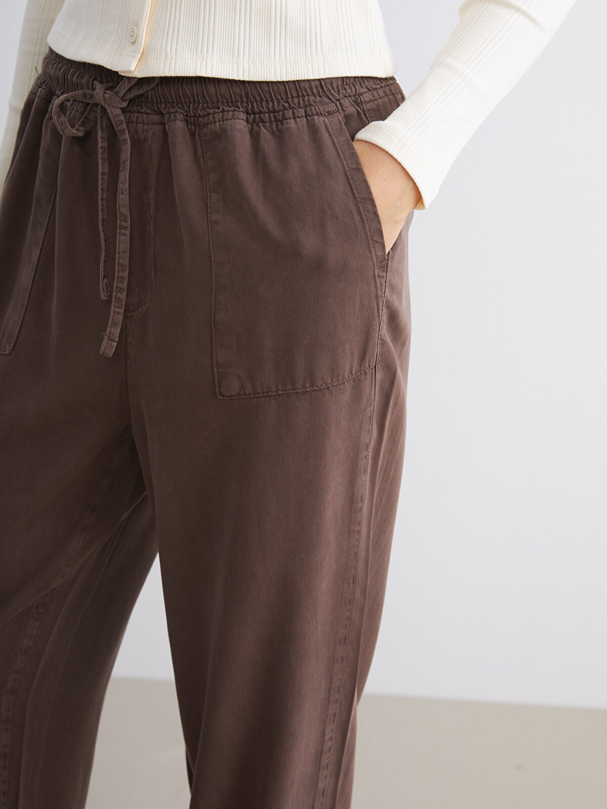 Elastic Waist Carrot Fit Women's Jean Pants