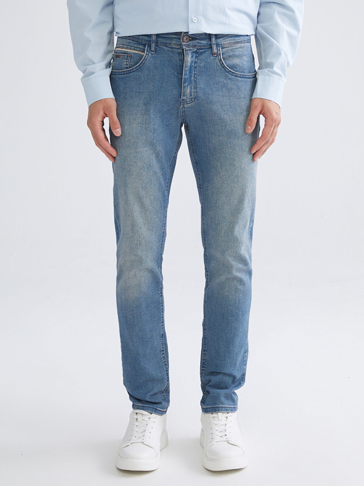 750 Slim Fit Men's Woven Jean Pantalon