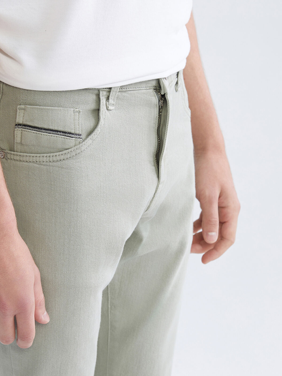 750 Slim Fit Men's Woven Jean Pantalon