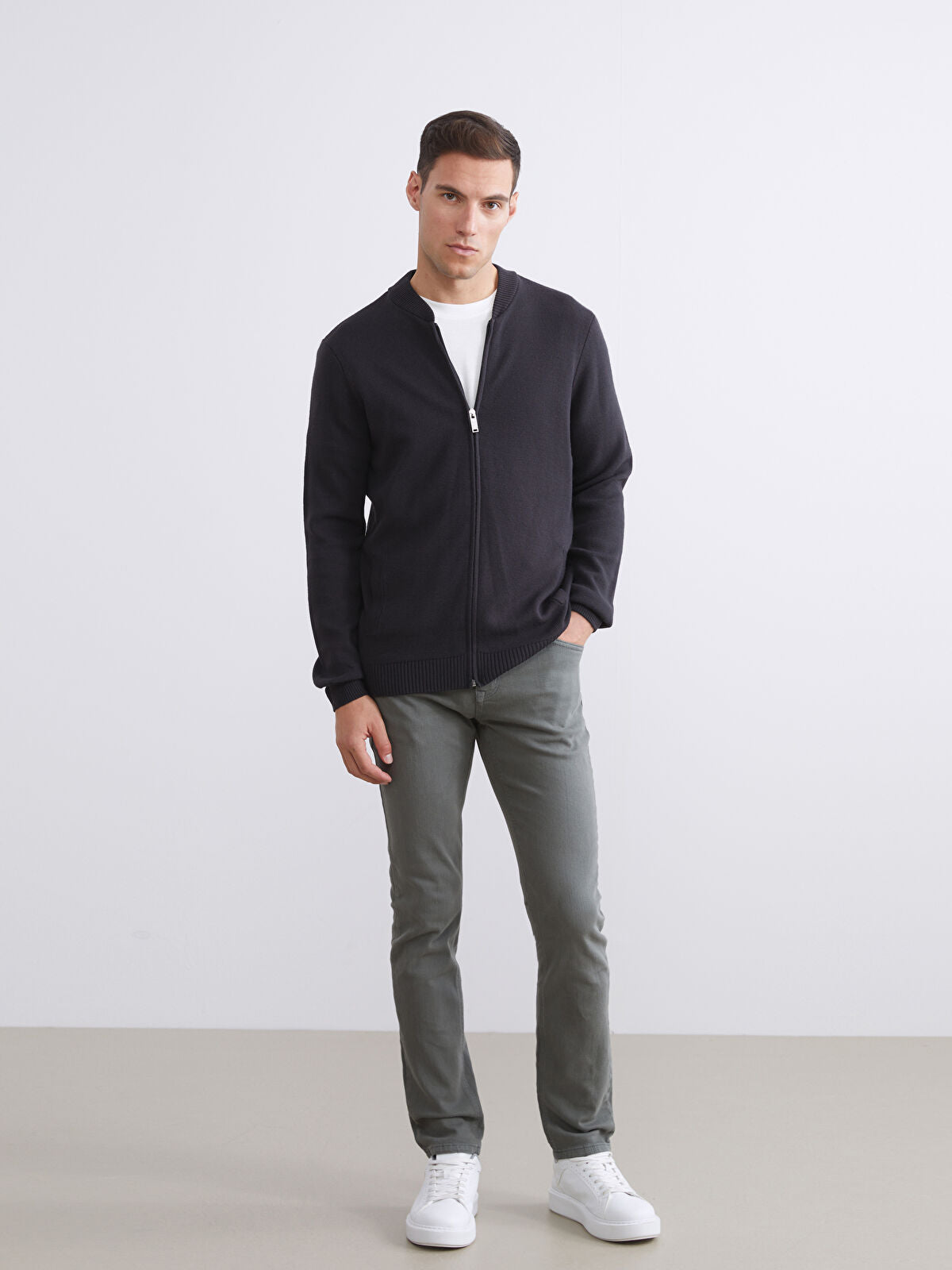 750 Slim Fit Men's Woven Jean Pantalon