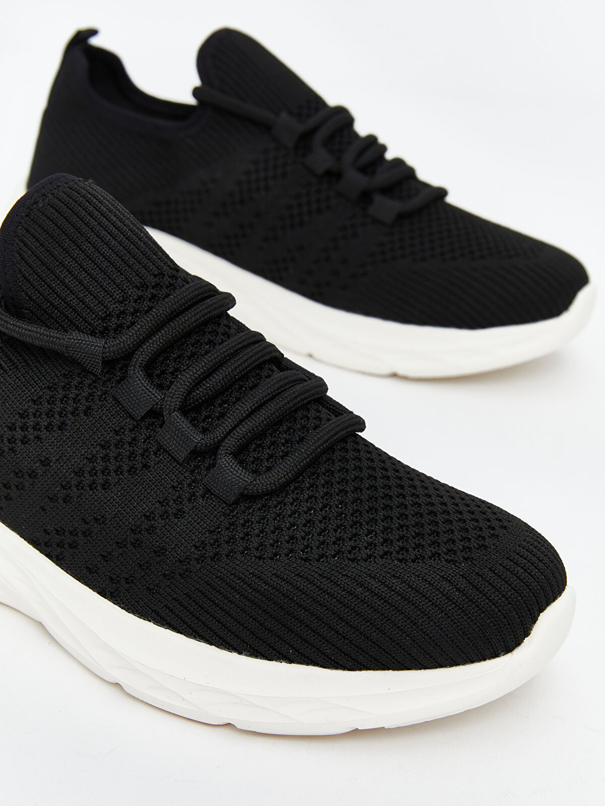 Slip-On Elaborate Men's Sports Shoe
