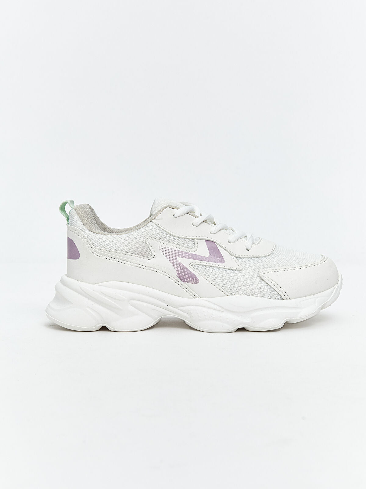 Strap-On and Crispy-Sounding Kids' Sports Shoes