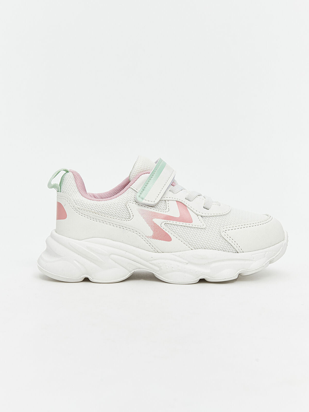 Strap-On and Crispy-Sounding Kids' Sports Shoes