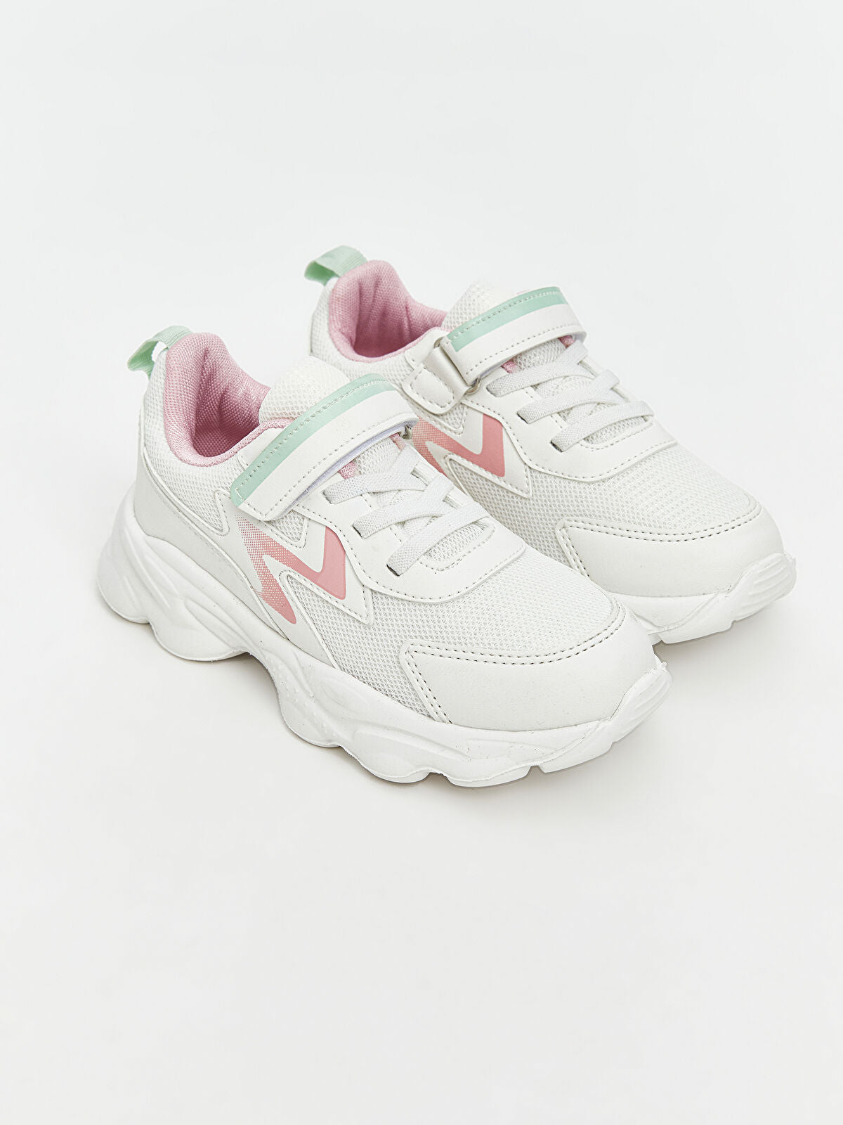 Strap-On and Crispy-Sounding Kids' Sports Shoes