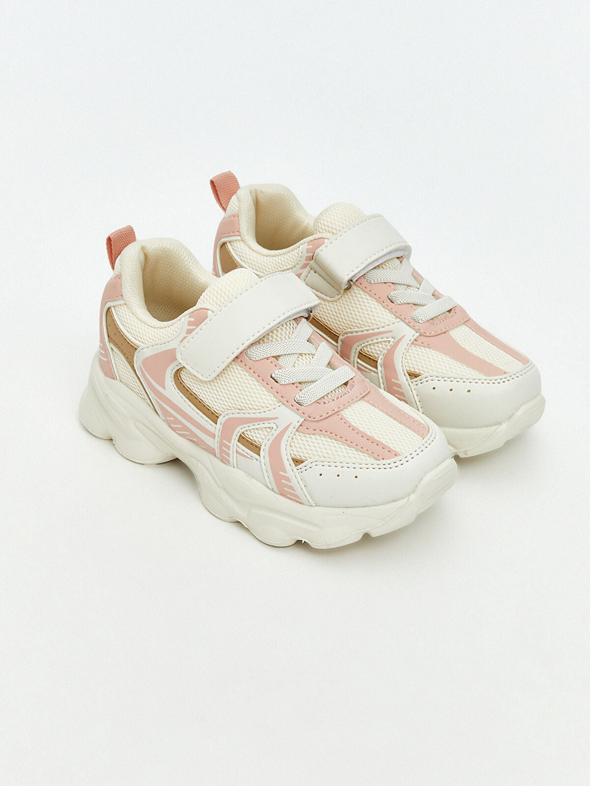 Strap-On and Crispy-Sounding Kids' Sports Shoes