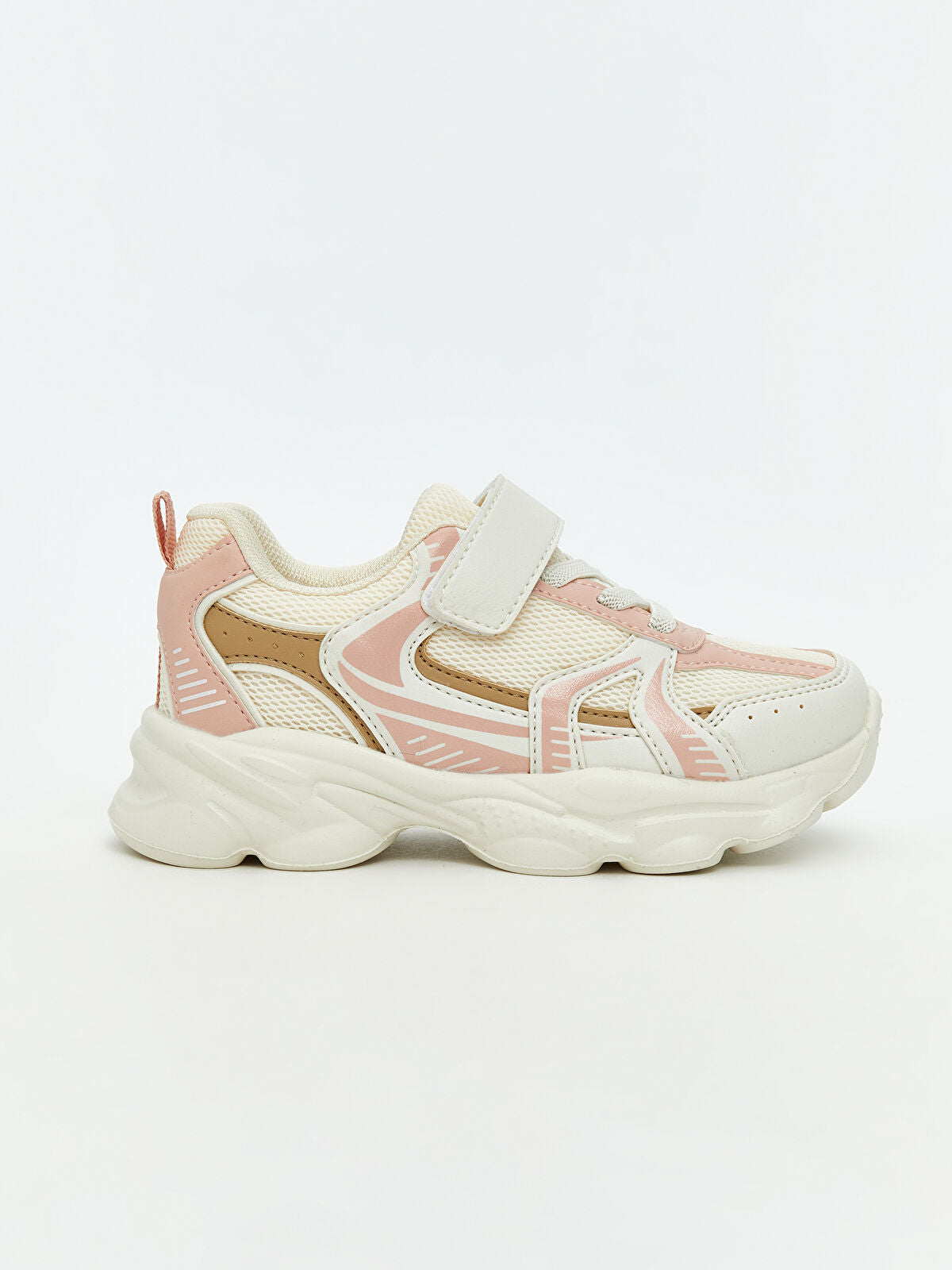 Strap-On and Crispy-Sounding Kids' Sports Shoes