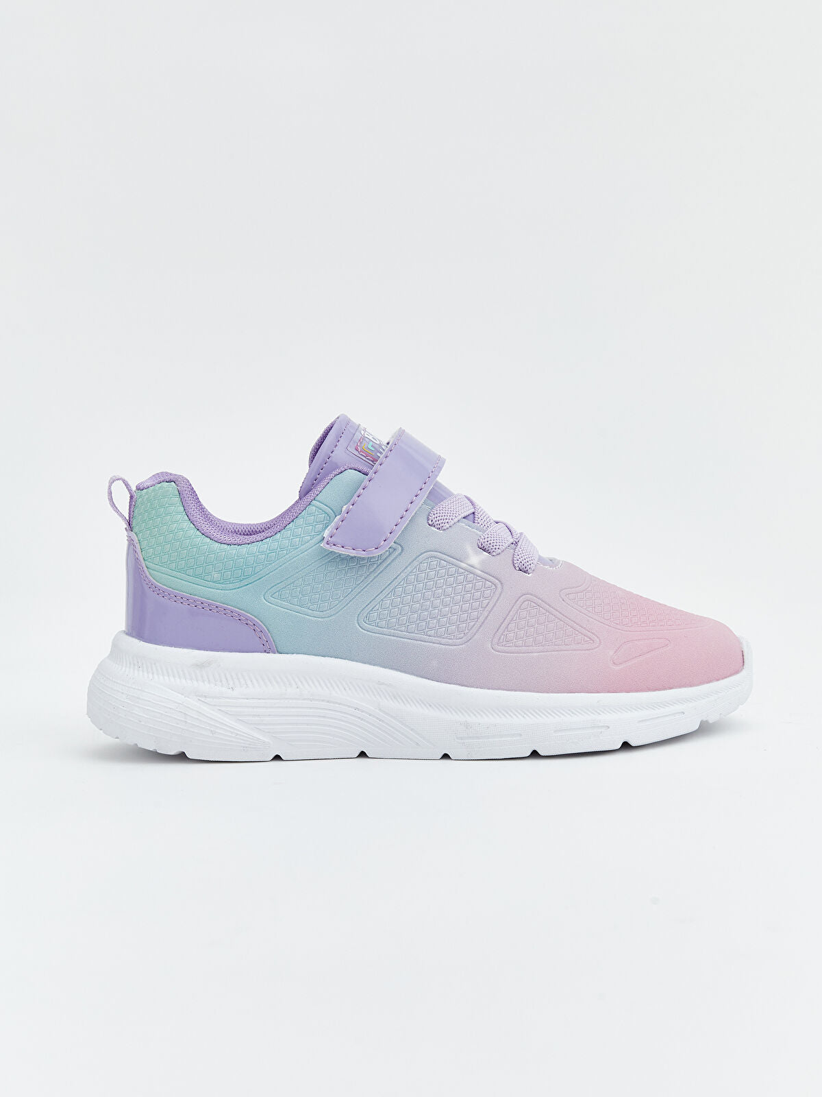 Strap-On and Crispy-Sounding Kids' Sports Shoes